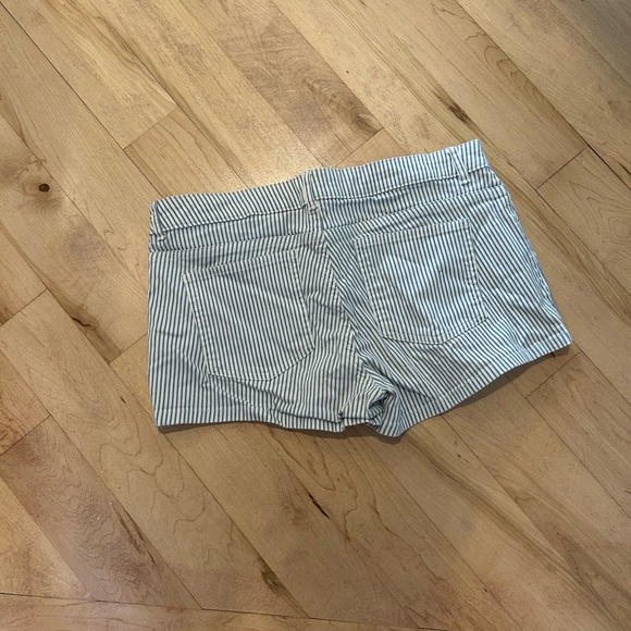 Striped shorts - Picture 2 of 3